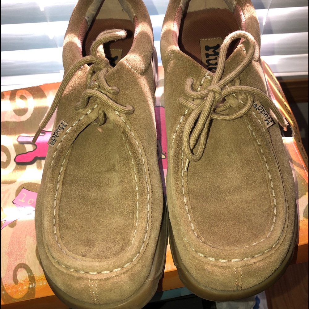 Tan thick sole nice shoe